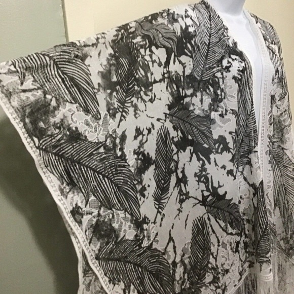 Shawl Artsy Black and White Unique Batik Cover Up XL 1X 2X 32 L X 25” Wh /BLK - Picture 4 of 5